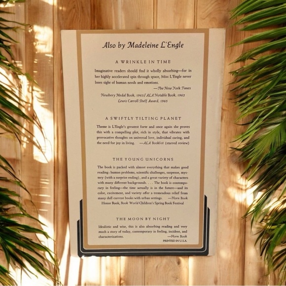 VINTAGE 1973 A Wind in the Door by Madeleine L’Engle - Paperback - Picture 2 of 6